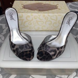 Carlos by Carlos Santana leopard mules
